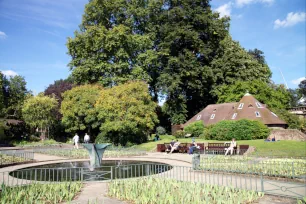 Fountain and Holland Park Ice House